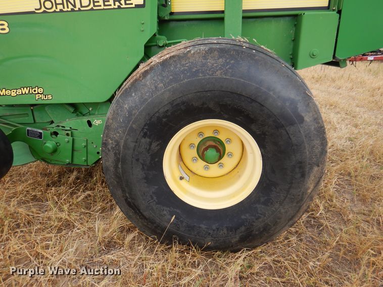 image for item DI5296 2007 John Deere 568  round baler