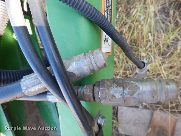 image for item DI5296 2007 John Deere 568  round baler