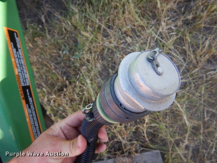 image for item DI5296 2007 John Deere 568  round baler