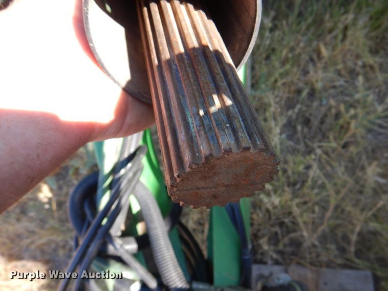 image for item DI5296 2007 John Deere 568  round baler