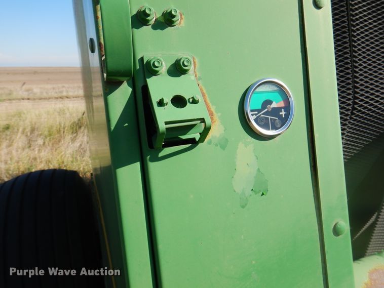 image for item DI5296 2007 John Deere 568  round baler