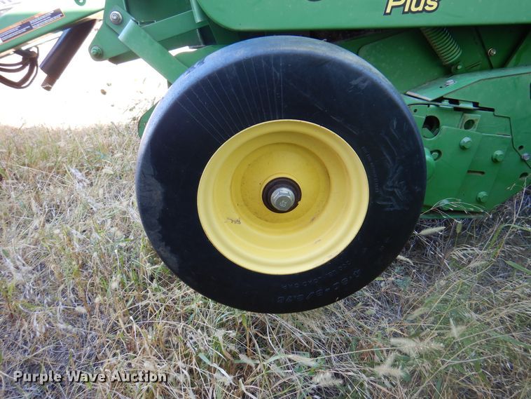 image for item DI5296 2007 John Deere 568  round baler