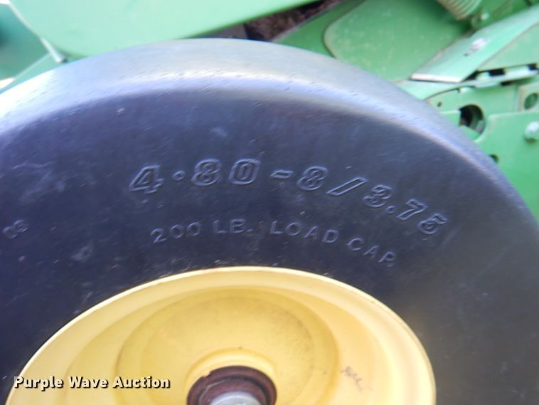 image for item DI5296 2007 John Deere 568  round baler