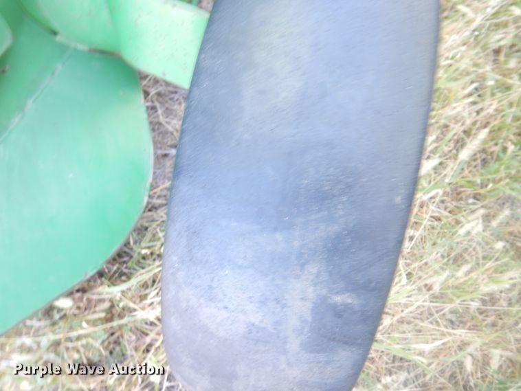 image for item DI5296 2007 John Deere 568  round baler