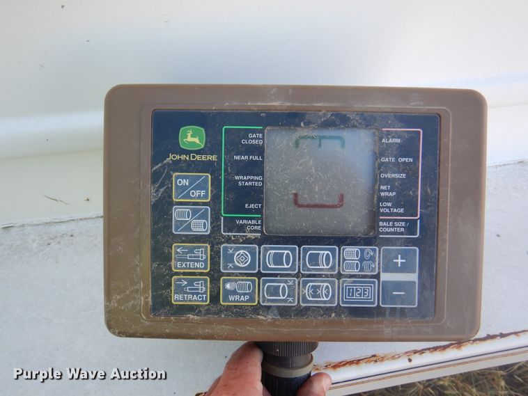 image for item DI5296 2007 John Deere 568  round baler