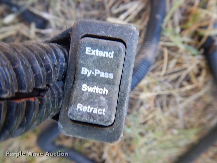 image for item DI5296 2007 John Deere 568  round baler