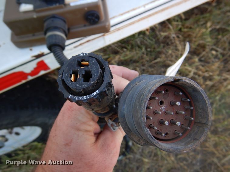 image for item DI5296 2007 John Deere 568  round baler