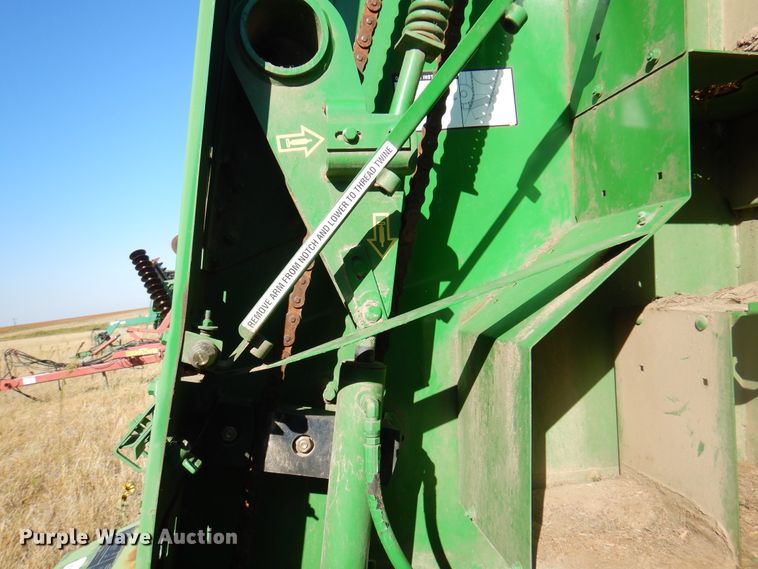 image for item DI5296 2007 John Deere 568  round baler