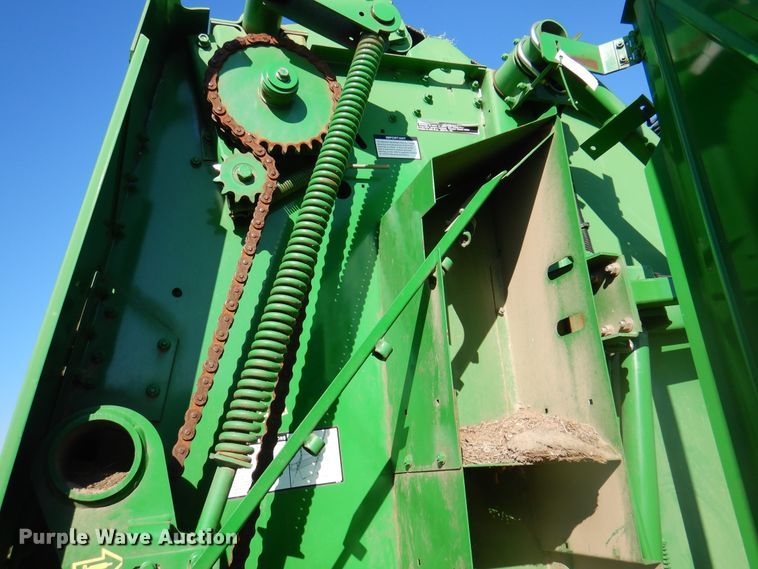 image for item DI5296 2007 John Deere 568  round baler