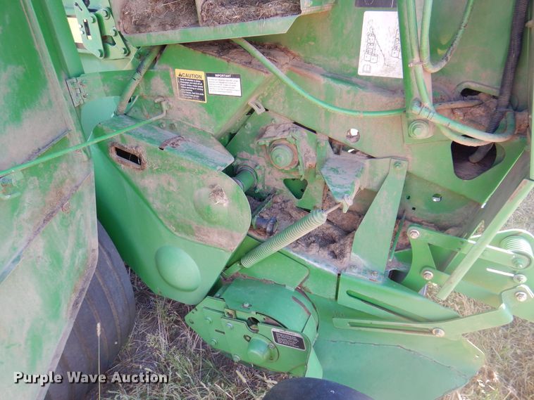 image for item DI5296 2007 John Deere 568  round baler