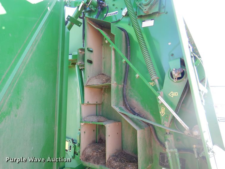 image for item DI5296 2007 John Deere 568  round baler