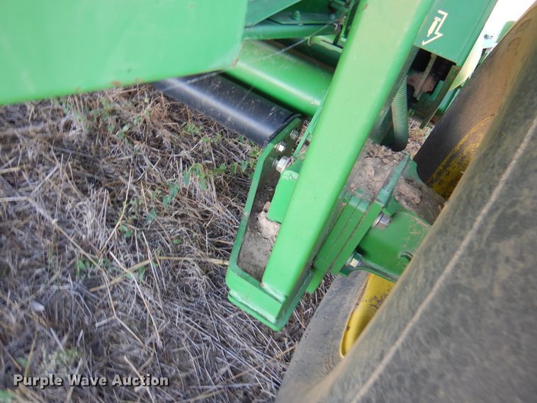 image for item DI5296 2007 John Deere 568  round baler