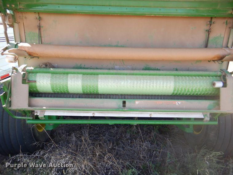 image for item DI5296 2007 John Deere 568  round baler