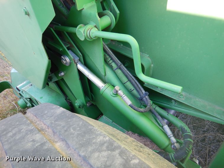 image for item DI5296 2007 John Deere 568  round baler