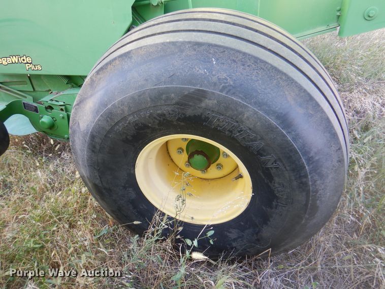 image for item DI5296 2007 John Deere 568  round baler