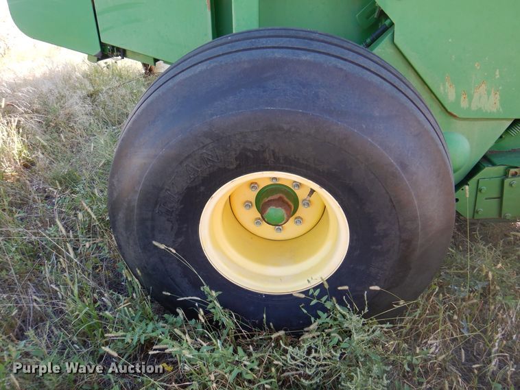 image for item DI5296 2007 John Deere 568  round baler
