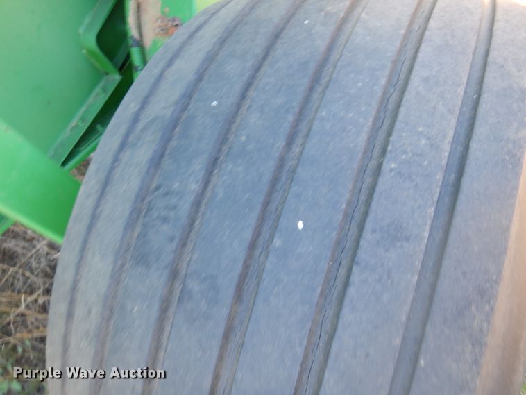 image for item DI5296 2007 John Deere 568  round baler