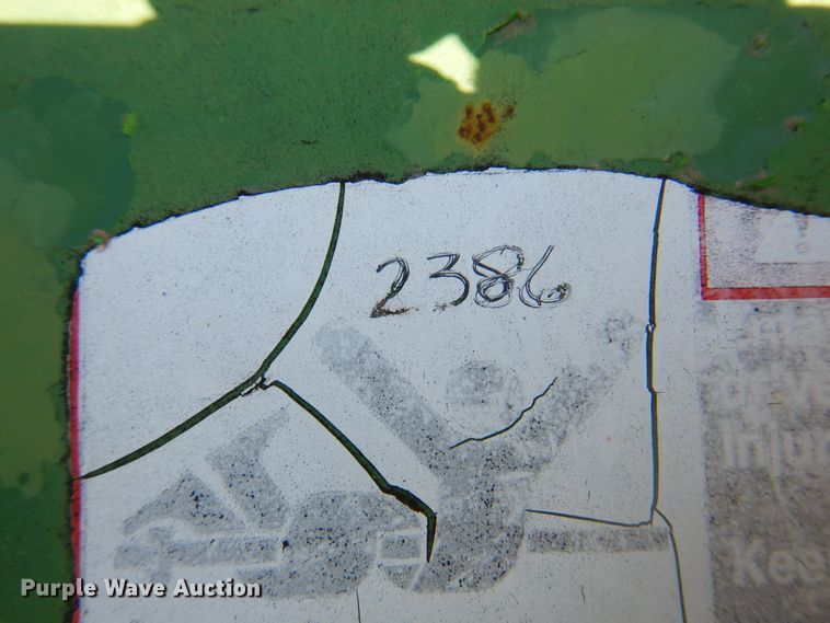 image for item DI5296 2007 John Deere 568  round baler