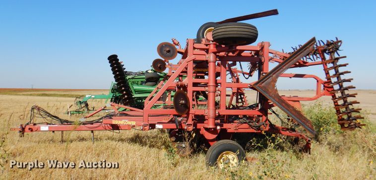 image for item DI5297 Sunflower 3372-40  sweep plow