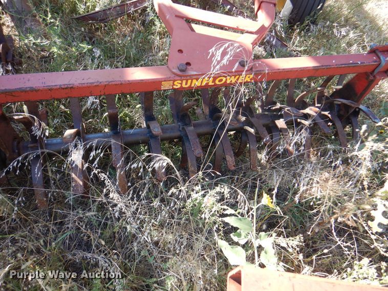 image for item DI5297 Sunflower 3372-40  sweep plow