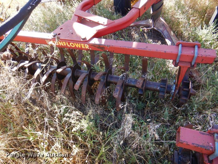 image for item DI5297 Sunflower 3372-40  sweep plow