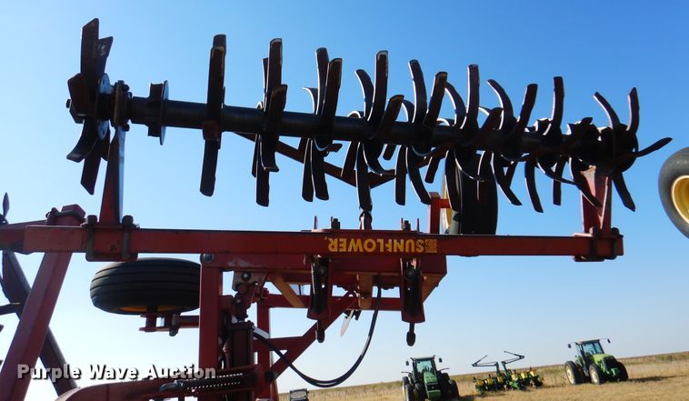 image for item DI5297 Sunflower 3372-40  sweep plow