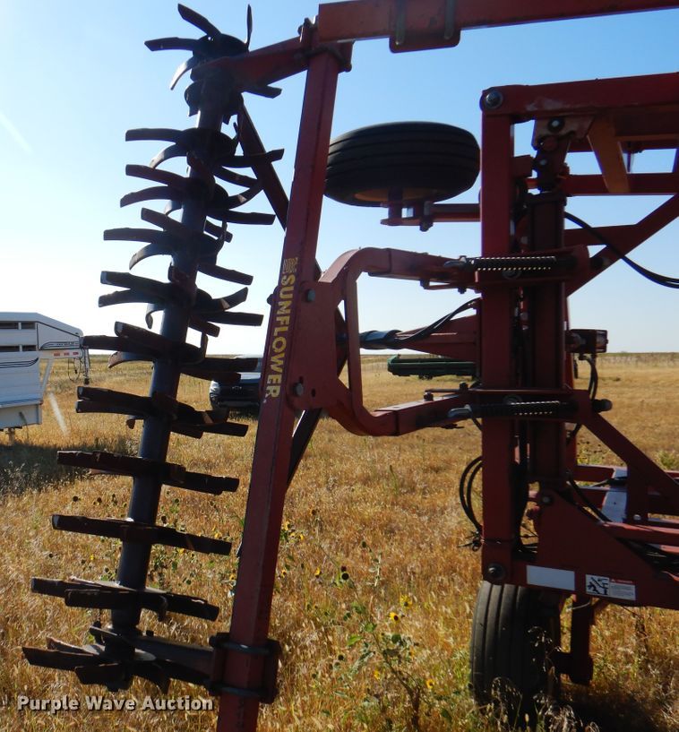 image for item DI5297 Sunflower 3372-40  sweep plow