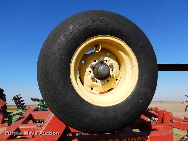 image for item DI5297 Sunflower 3372-40  sweep plow