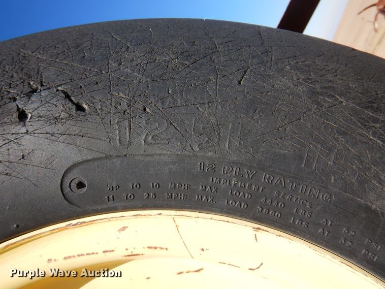 image for item DI5297 Sunflower 3372-40  sweep plow