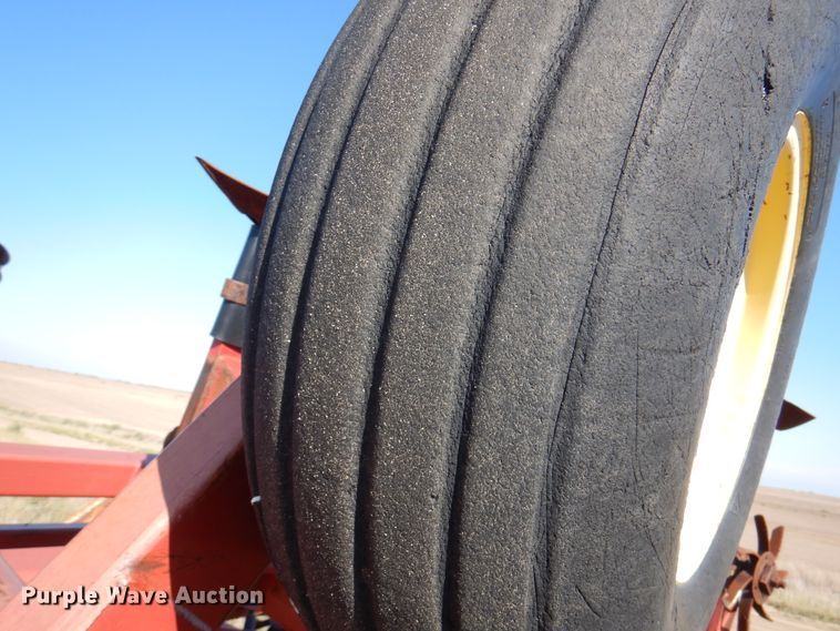 image for item DI5297 Sunflower 3372-40  sweep plow