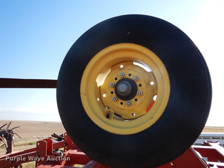 image for item DI5297 Sunflower 3372-40  sweep plow