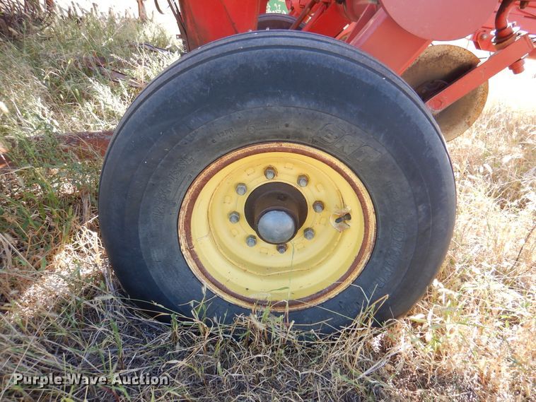 image for item DI5297 Sunflower 3372-40  sweep plow