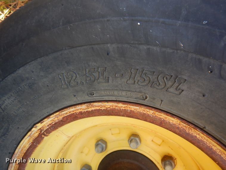 image for item DI5297 Sunflower 3372-40  sweep plow