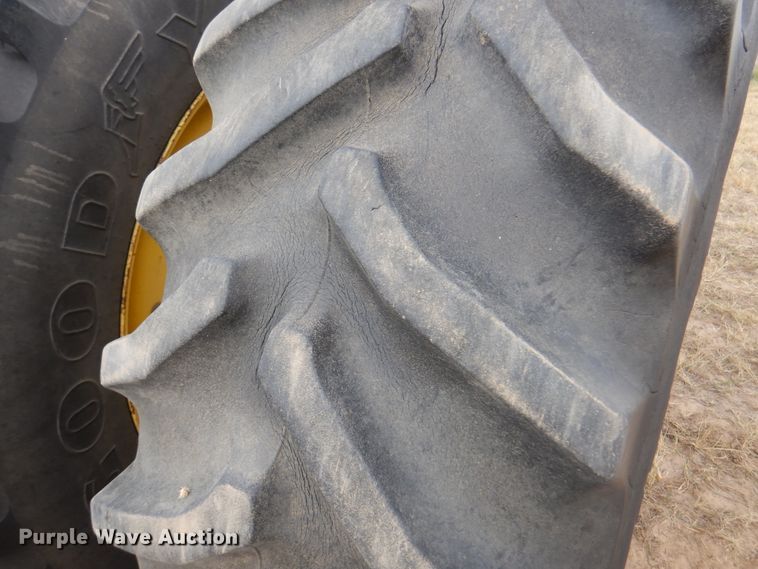 image for item DI5299 1995 John Deere 8400  MFWD tractor