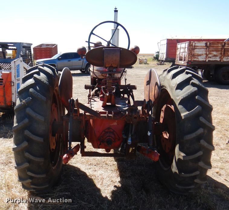 image for item DI5319 1952 Farmall Super MD  tractor