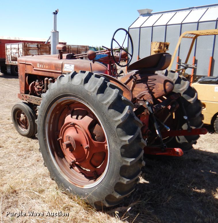 image for item DI5319 1952 Farmall Super MD  tractor