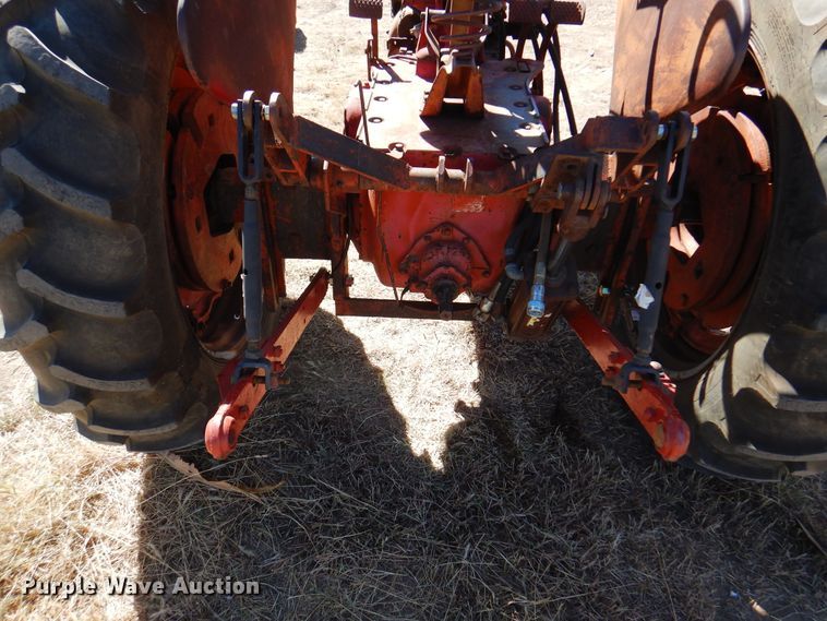 image for item DI5319 1952 Farmall Super MD  tractor