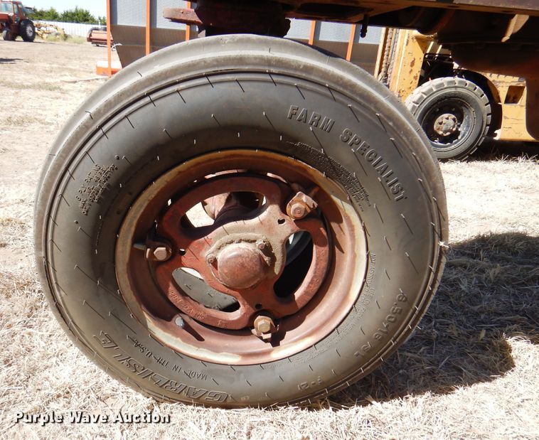 image for item DI5319 1952 Farmall Super MD  tractor