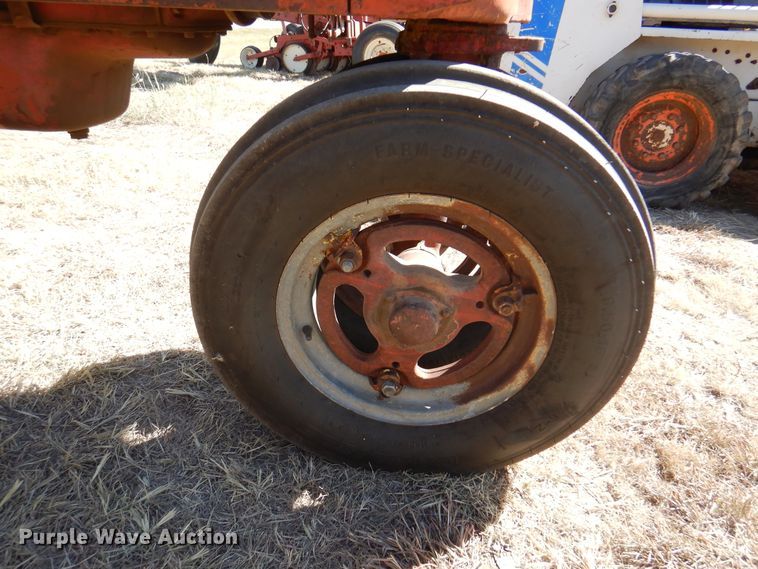 image for item DI5319 1952 Farmall Super MD  tractor