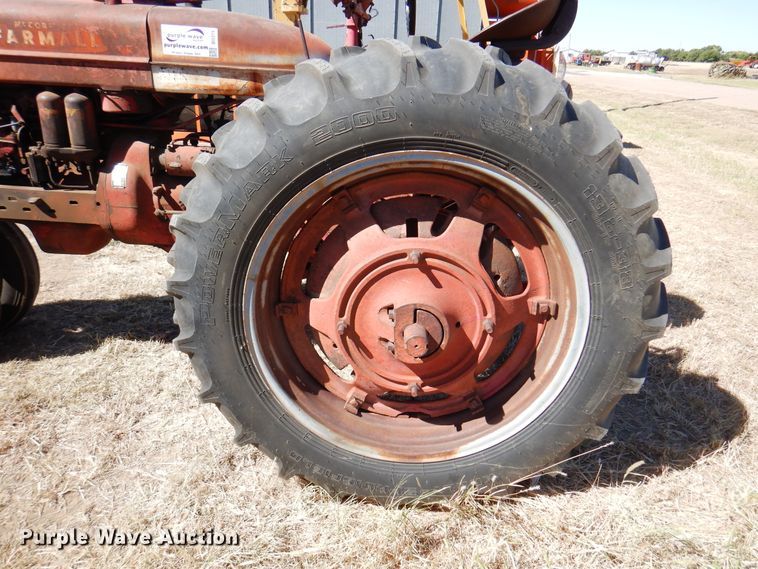 image for item DI5319 1952 Farmall Super MD  tractor