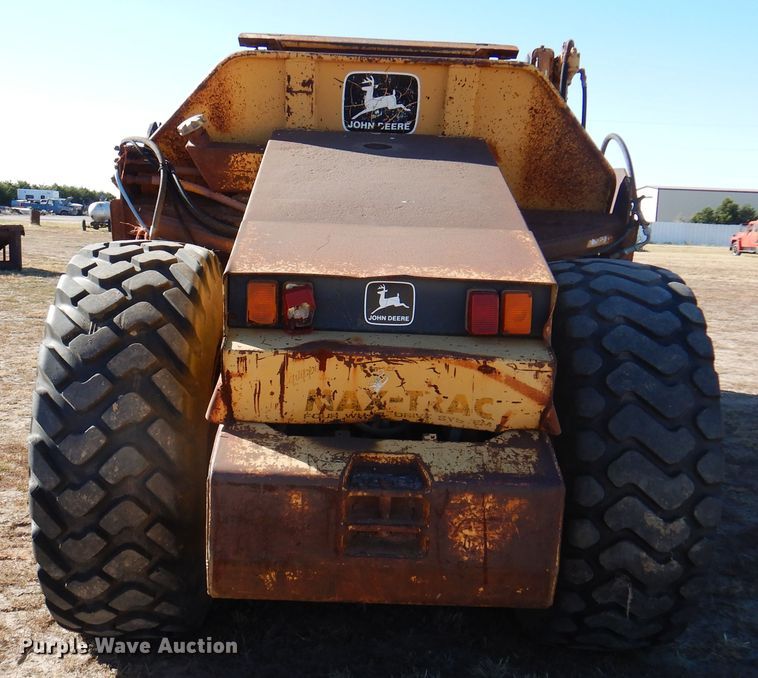 image for item DI5324 1995 John Deere 762B  elevating scraper