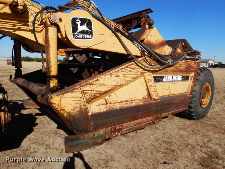 image for item DI5324 1995 John Deere 762B  elevating scraper