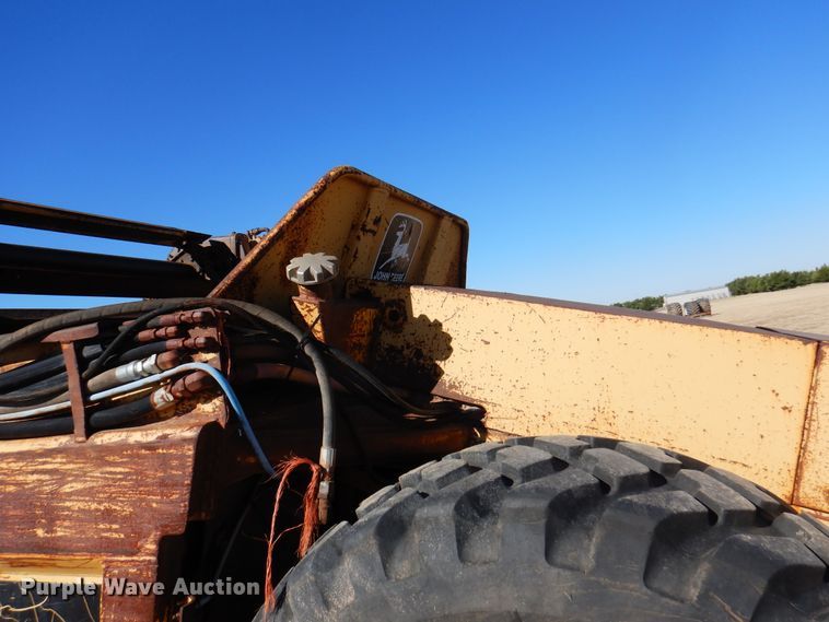 image for item DI5324 1995 John Deere 762B  elevating scraper