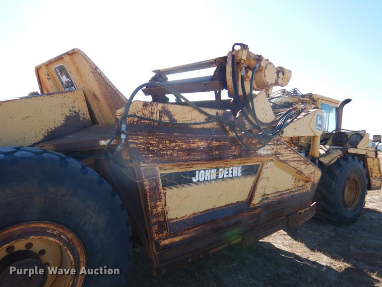 image for item DI5324 1995 John Deere 762B  elevating scraper
