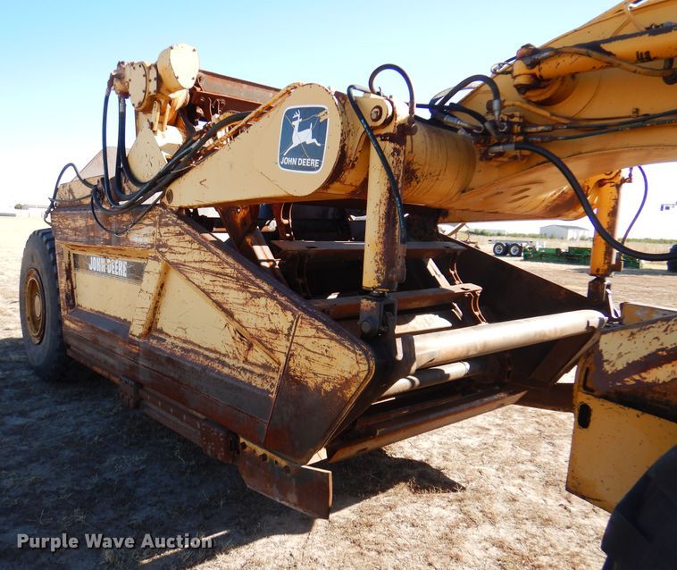 image for item DI5324 1995 John Deere 762B  elevating scraper