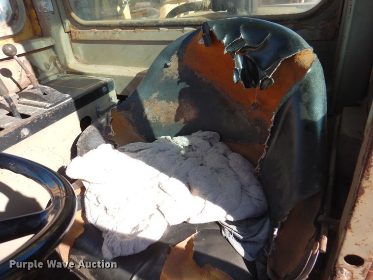 image for item DI5324 1995 John Deere 762B  elevating scraper