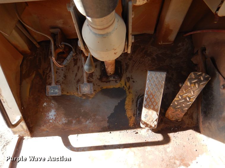 image for item DI5324 1995 John Deere 762B  elevating scraper