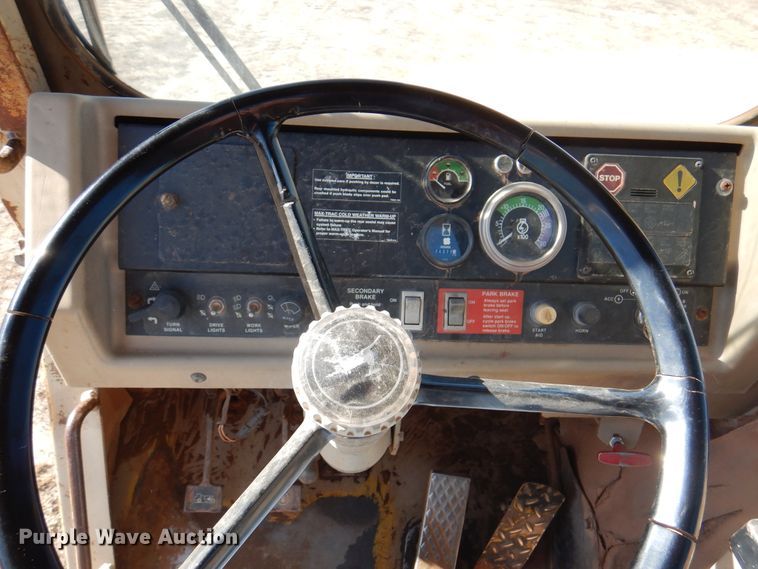 image for item DI5324 1995 John Deere 762B  elevating scraper