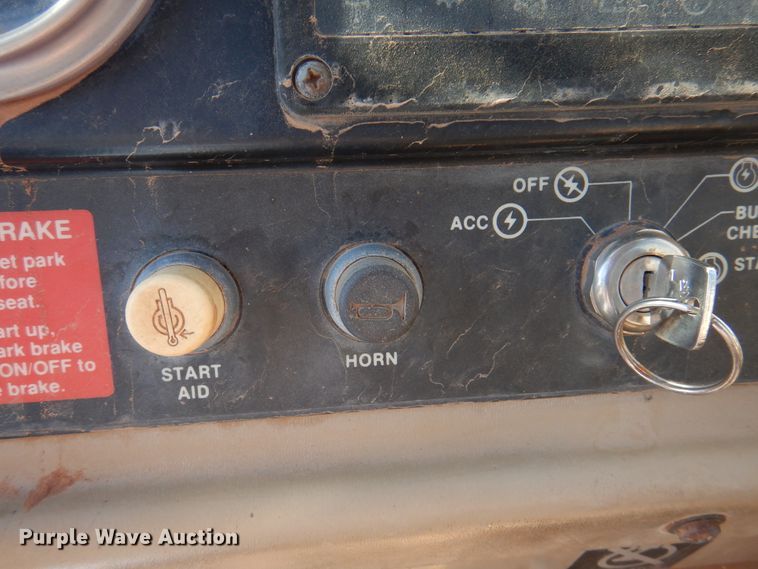 image for item DI5324 1995 John Deere 762B  elevating scraper