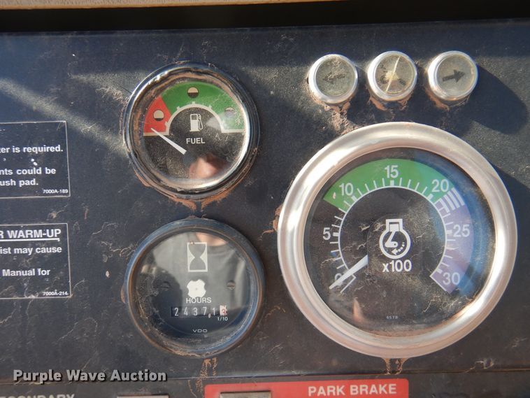 image for item DI5324 1995 John Deere 762B  elevating scraper